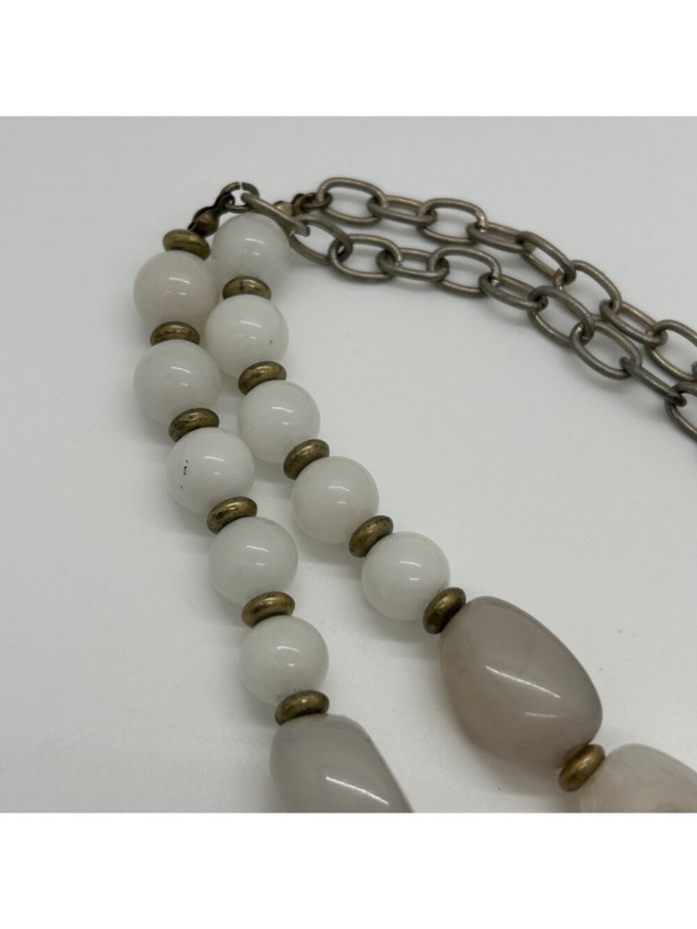 LOFT Statement Necklace White Beige Faceted Oval Acrylic Beads Gunmetal Chain 31 - Picture 5 of 12